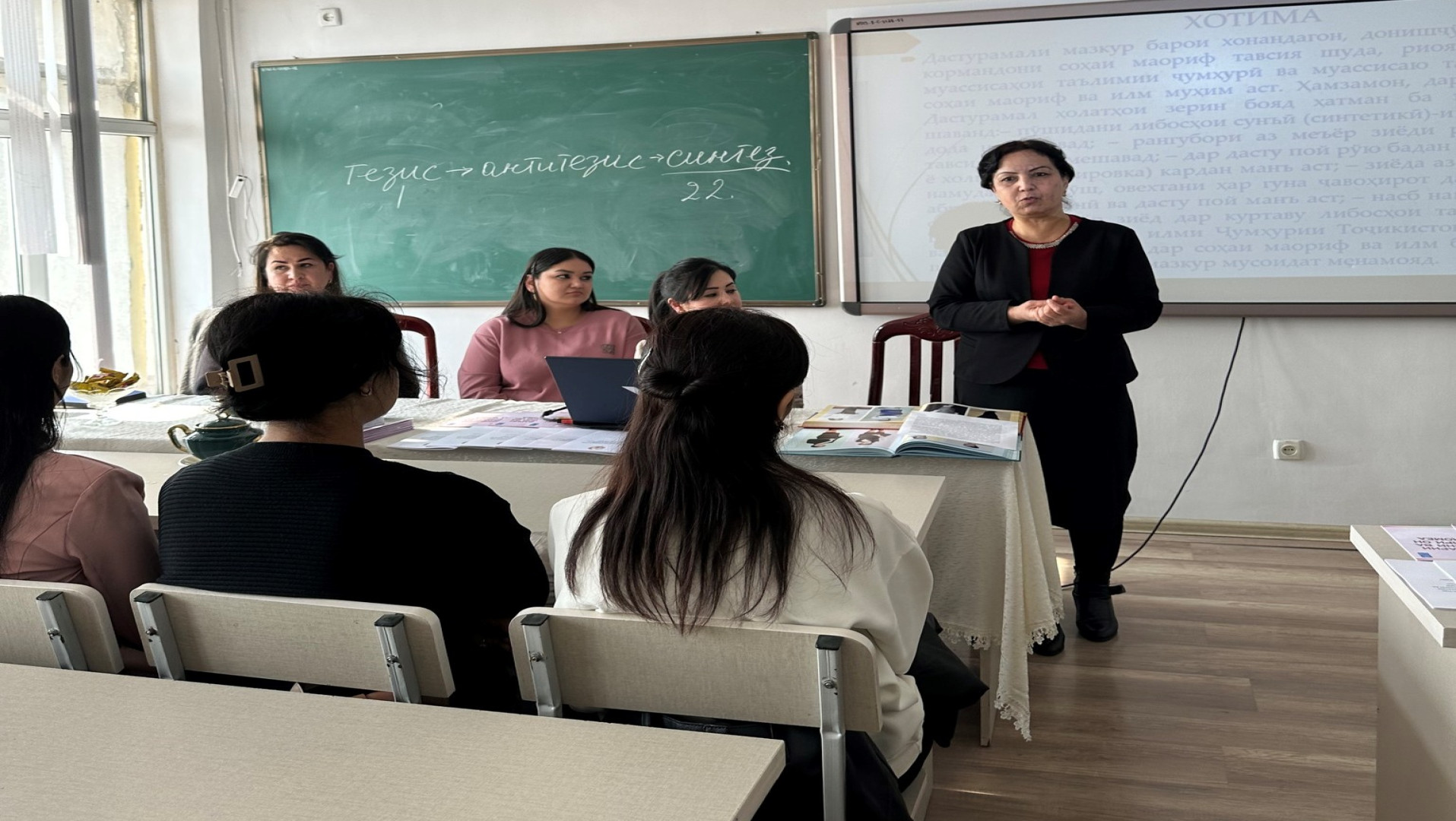 МУЛОҚОТ: МАЪРИФАТНОКИИ ЗАН-КАФИЛИ НАСЛИ БОФАРҲАНГ